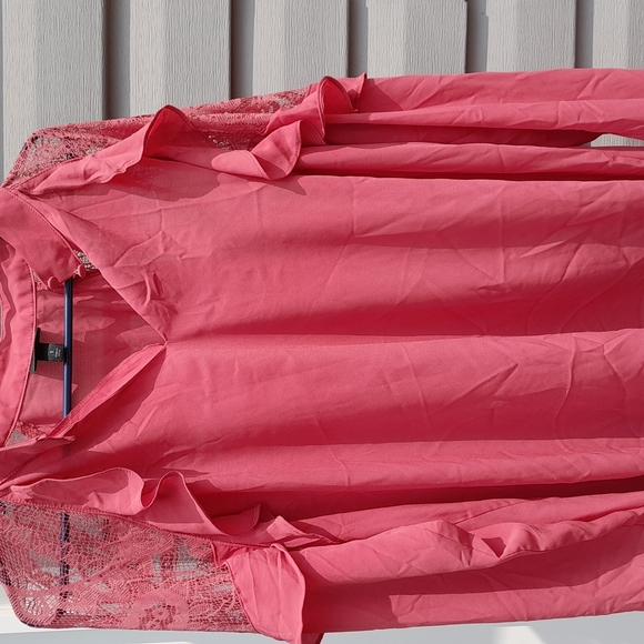 Torrid Wokens Size 1 Pink Ruffled Flutter Sleeve Blouse EUC - Picture 5 of 11